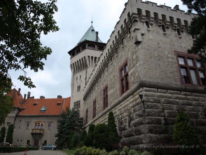 Veža s krídlami zámku
